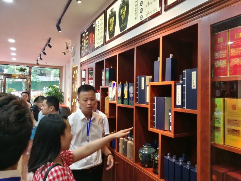遵义（仁怀）酒业协会贵阳办事处成立揭牌仪式暨酒都仁怀茅台镇酱香酒品鉴中心开业庆典在贵阳举行